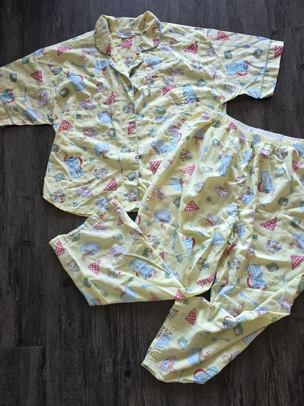 Vintage Friends of the Heart Yellow Tea And Teapot Cute Print Pajama Set